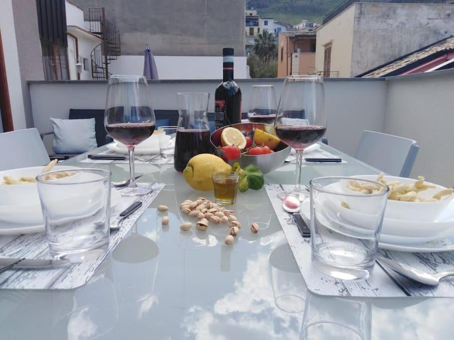 A 2 Passi Dal Castello ,Appartamento Con Veranda 카스텔라마레델골포 외부 사진